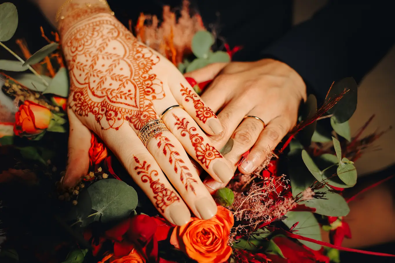 Grand Indian wedding celebration with ornate mandap and traditional décor in Dubai luxury venue